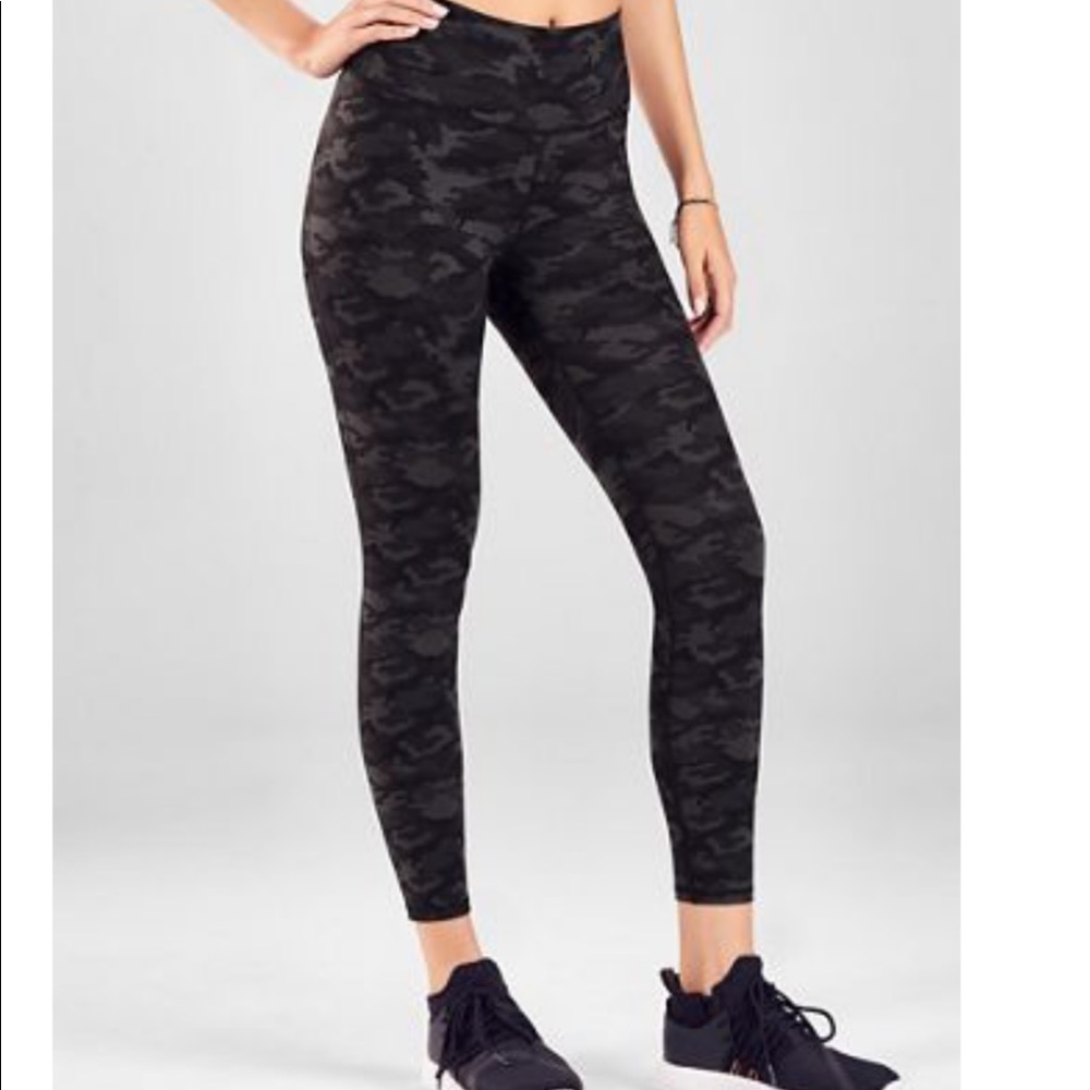 Large Fabletics army leggings, long NWT